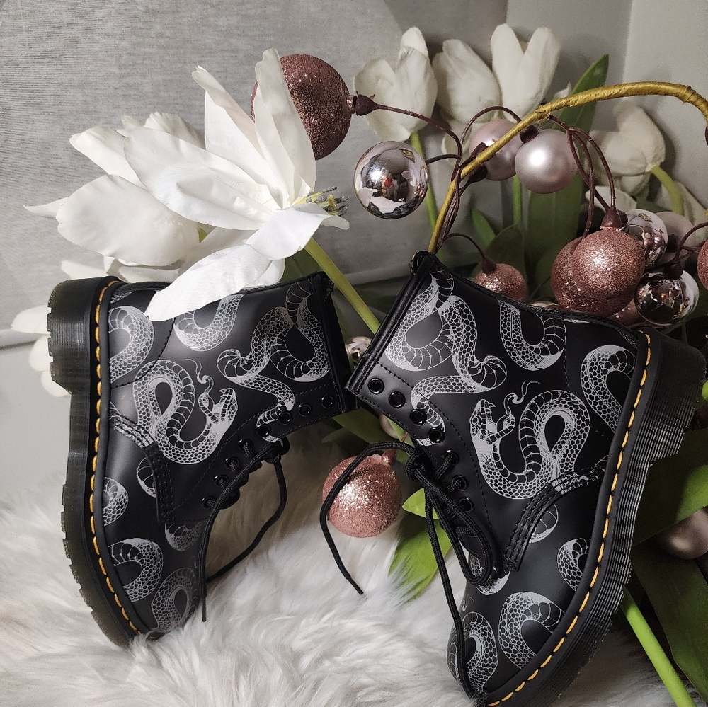 Dr. Martens 1460 Wild Serpent Smooth Lace Up Leather Boots new